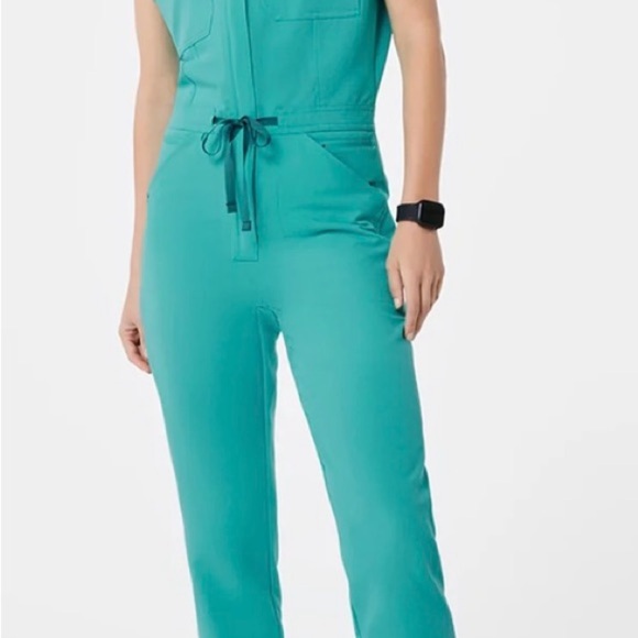 FIGS Women’s Green Blue Rafaela Cargo Scrub Jumpsuit (Limited Edition) Size XS - Picture 1 of 10